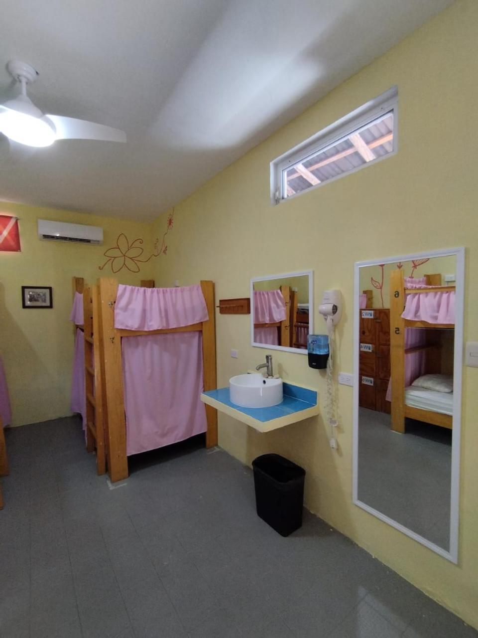 Blue Magic Hostel โกซูเมล ภายนอก รูปภาพ